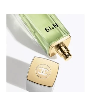 CHANEL N°19 Eau De Toilette 2 CHANEL N°19 Eau De Toilette – Image 2